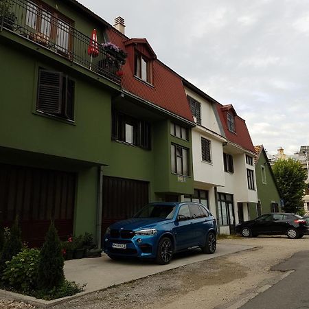 Guest House Pansion 10 Цетине Екстериор снимка