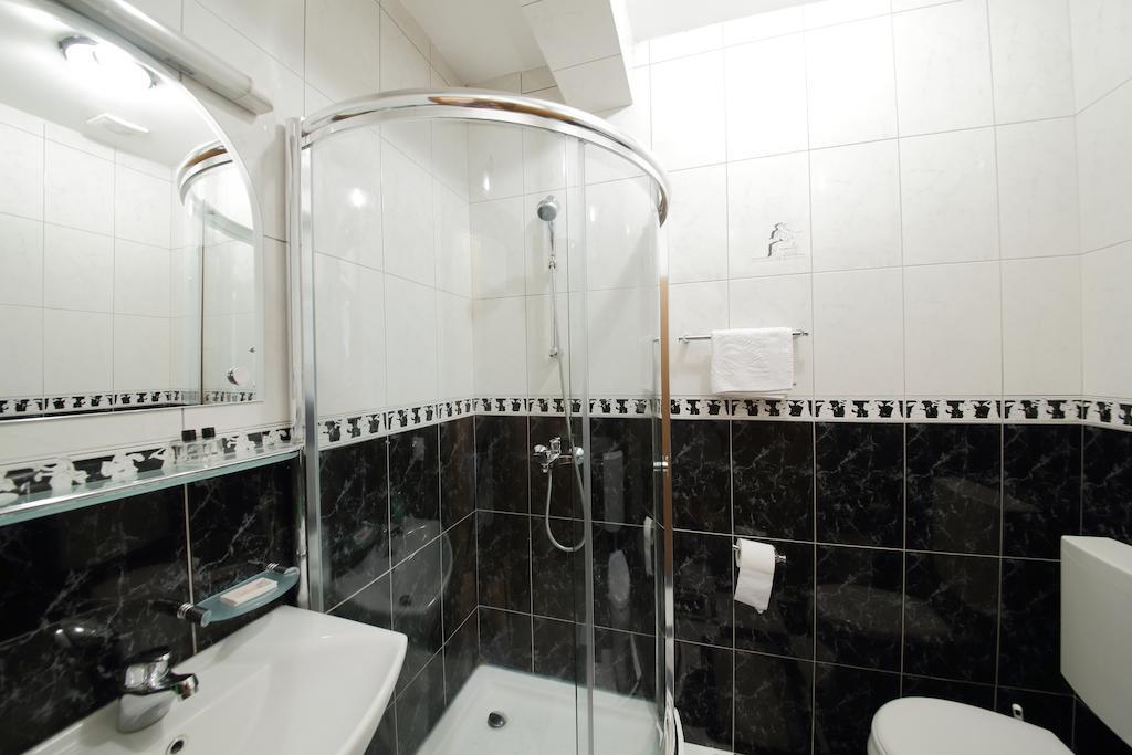 Guest House Pansion 10 Цетине Стая снимка